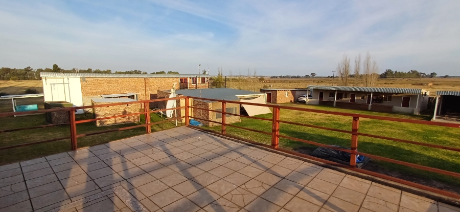 7 Bedroom Property for Sale in Harpington A H North West